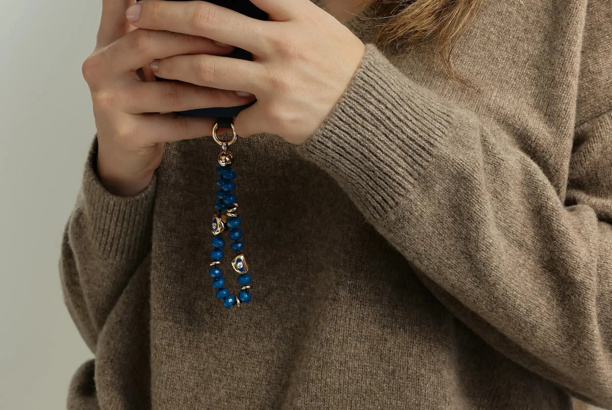 Blue Apatite Meaning: The Crystal for Focus and Forward Momentum